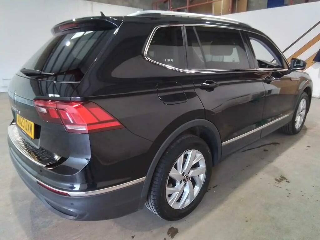 Volkswagen Tiguan Allspace 1.5 Tsi Life Dsg Euro 6 Ss Black #2