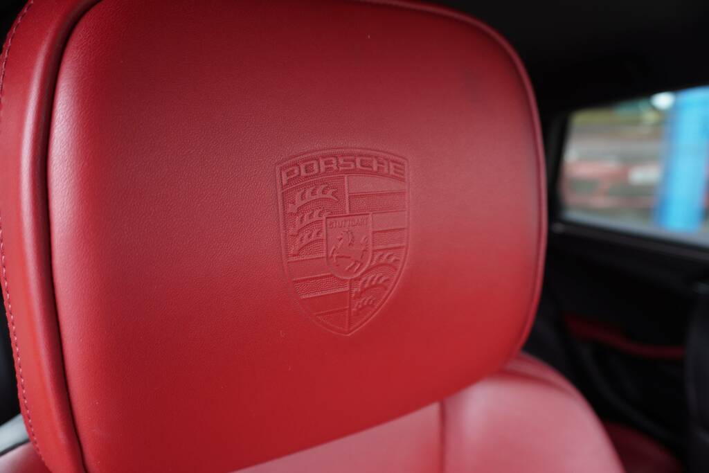 Porsche Macan Pdk Estate Black #10