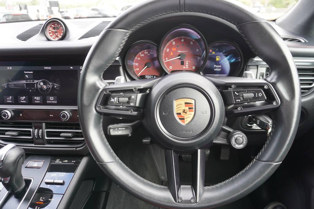 Porsche Macan Pdk Estate Black #11