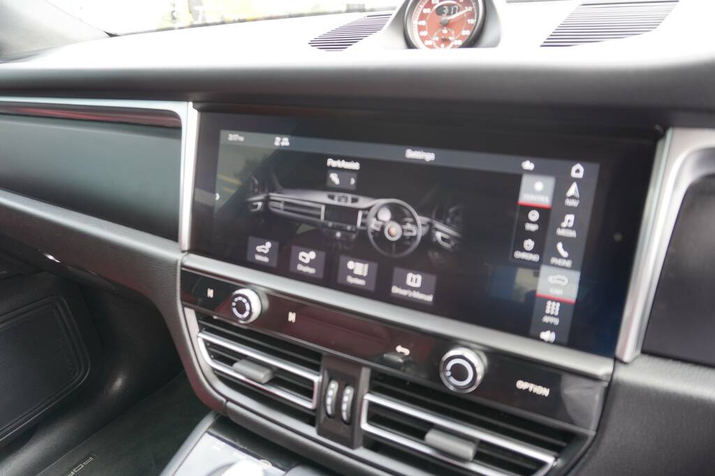 Porsche Macan Pdk Estate Black #35