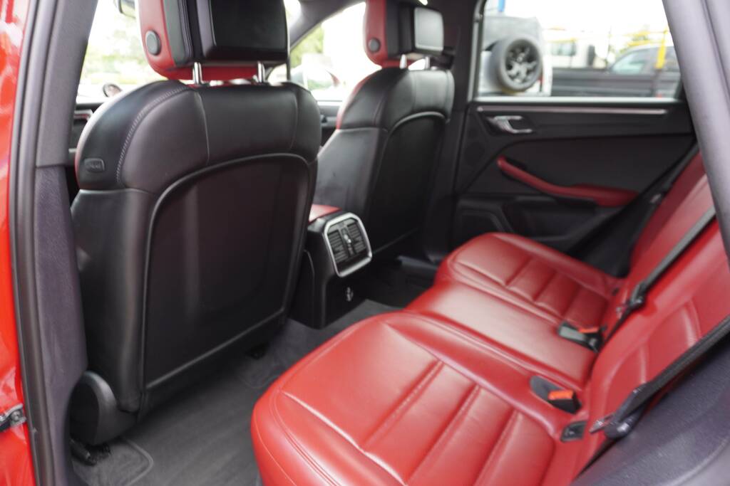 Porsche Macan Pdk Estate Black #14