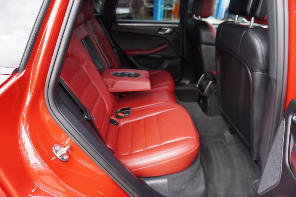 Porsche Macan Pdk Estate Black #39