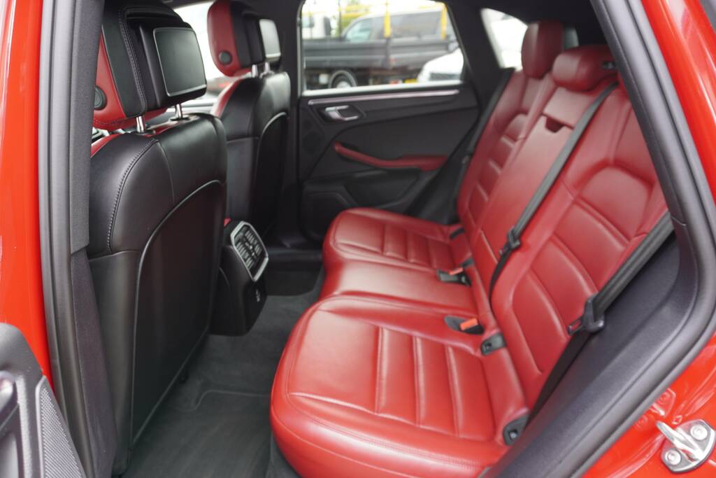 Porsche Macan Pdk Estate Black #38