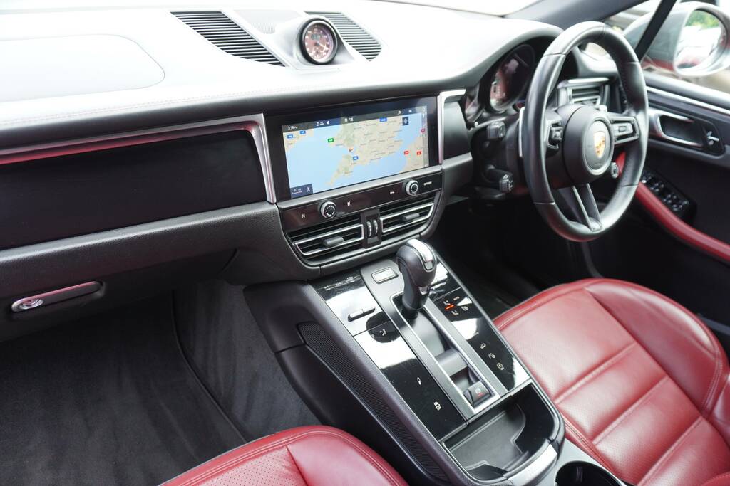 Porsche Macan Pdk Estate Black #33