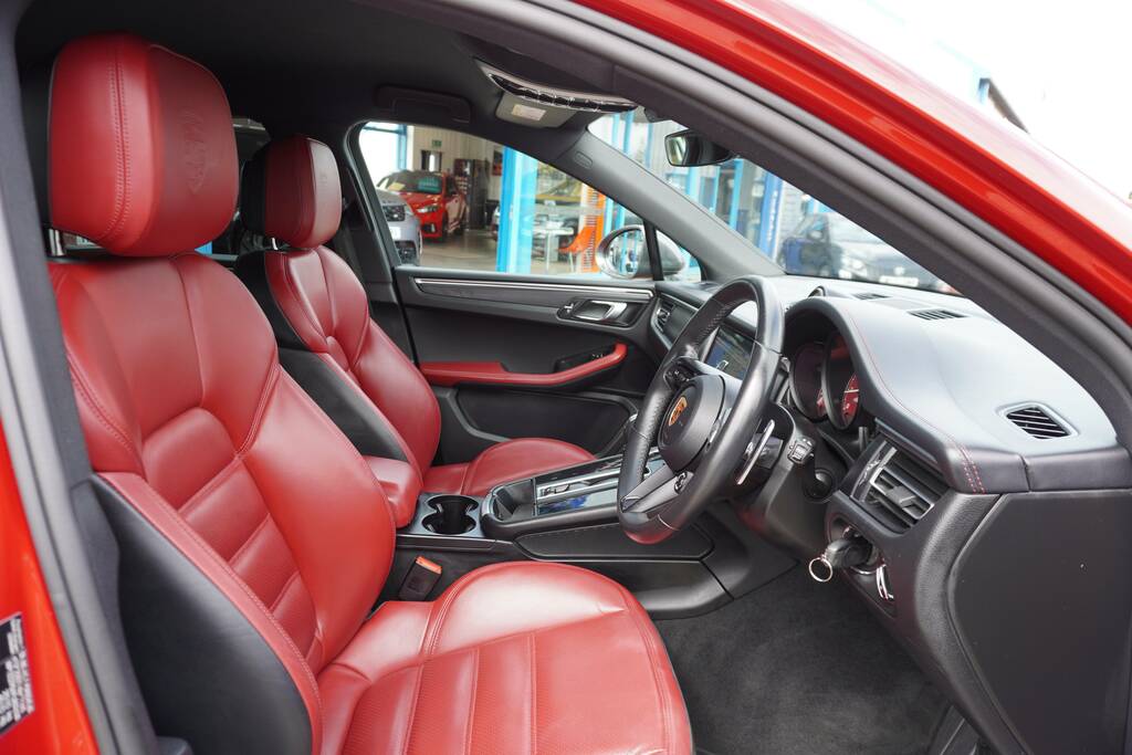 Porsche Macan Pdk Estate Black #7