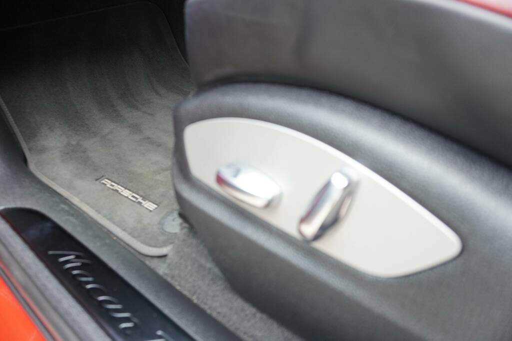 Porsche Macan Pdk Estate Black #32