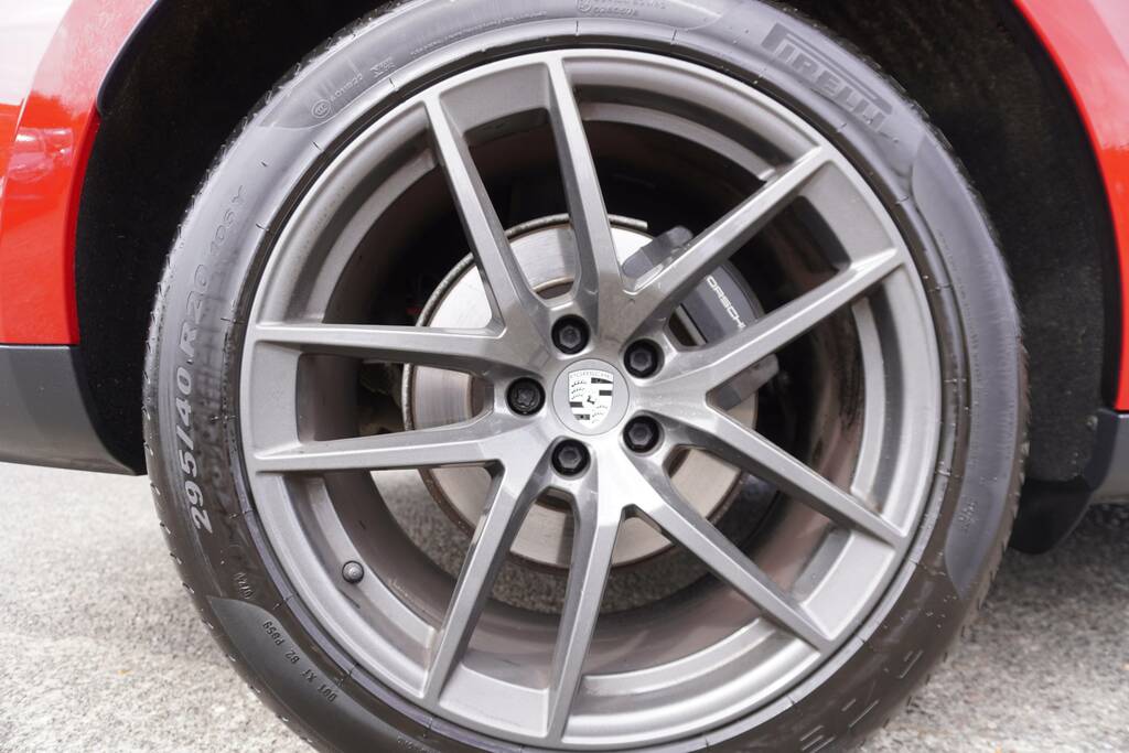 Porsche Macan Pdk Estate Black #28