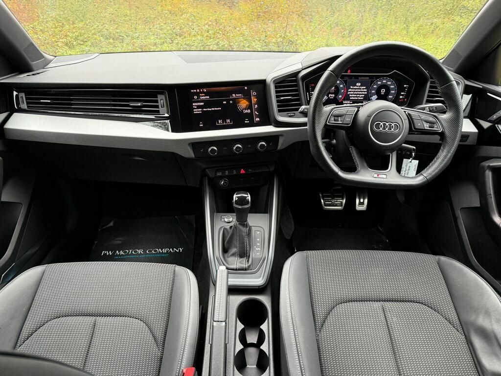Audi A1 Tfsi 25 Black Edition SD22XEE Grey #4