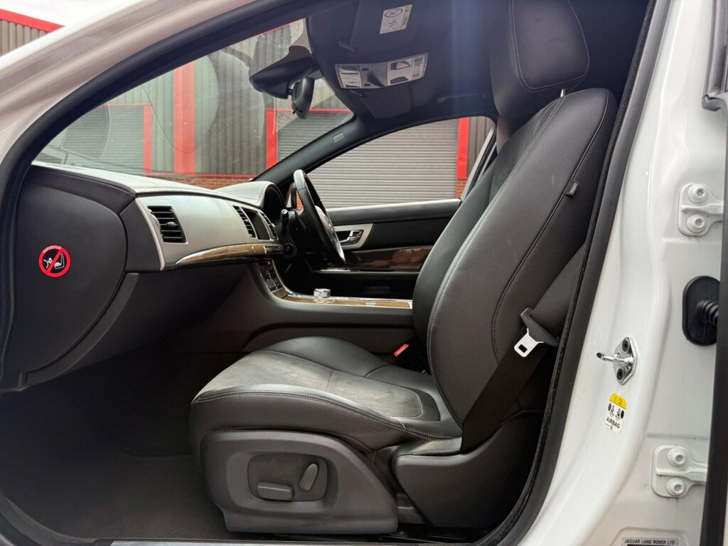 Jaguar XF 2.2D Luxury #24