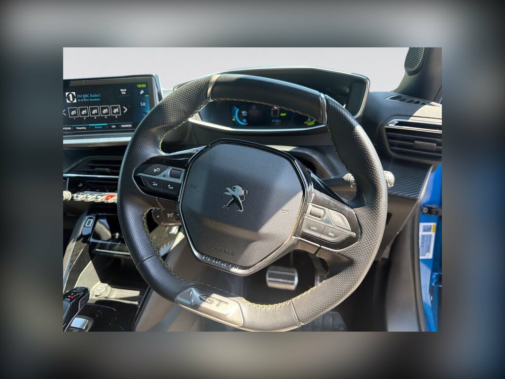 Peugeot e-2008 Active White #7