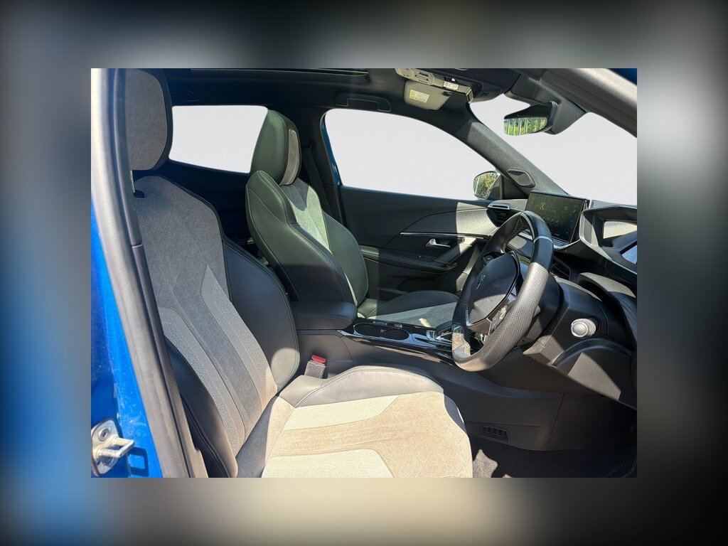 Peugeot e-2008 Active White #10