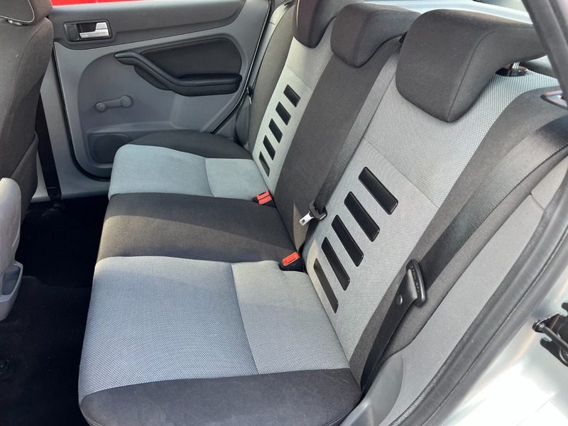 Ford Focus Zetec 5-Door Blue #41