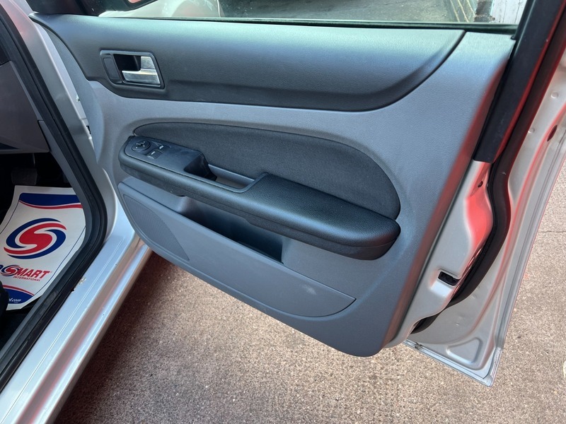 Ford Focus Zetec 5-Door Blue #43