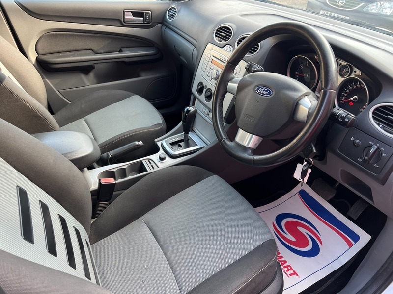 Ford Focus Zetec 5-Door Blue #17