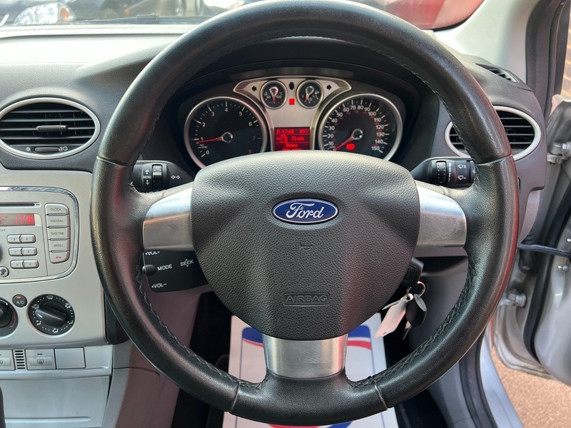 Ford Focus Zetec 5-Door Blue #25