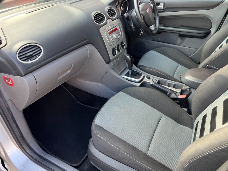 Ford Focus Zetec 5-Door Blue #20