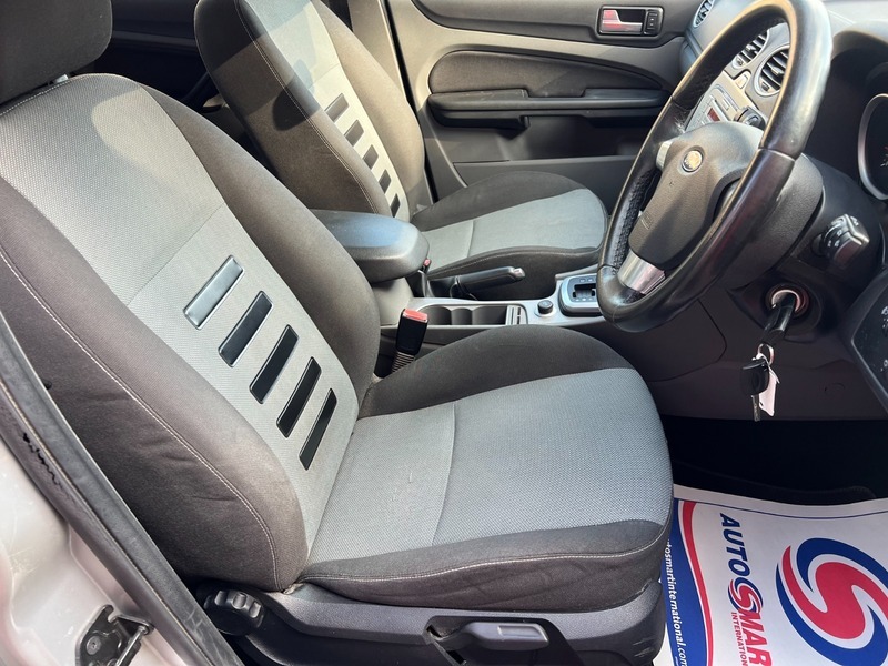 Ford Focus Zetec 5-Door Blue #18