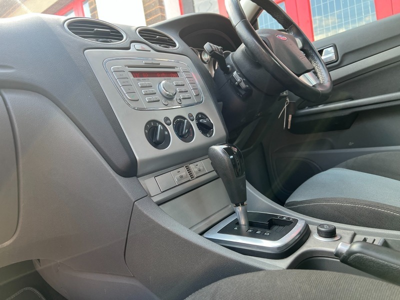 Ford Focus Zetec 5-Door Blue #24