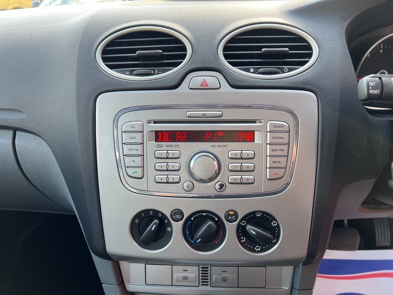 Ford Focus Zetec 5-Door Blue #28