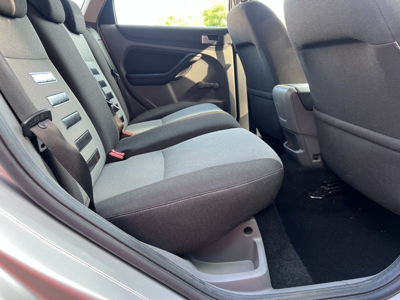 Ford Focus Zetec 5-Door Blue #39