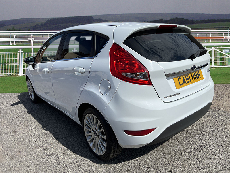Ford Fiesta Titanium White #2