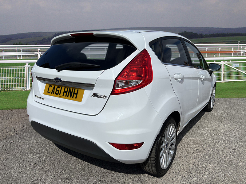 Ford Fiesta Titanium White #6