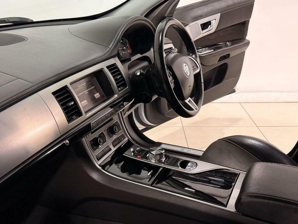 Jaguar XF 3.0D V6 Premium Luxury Grey #36