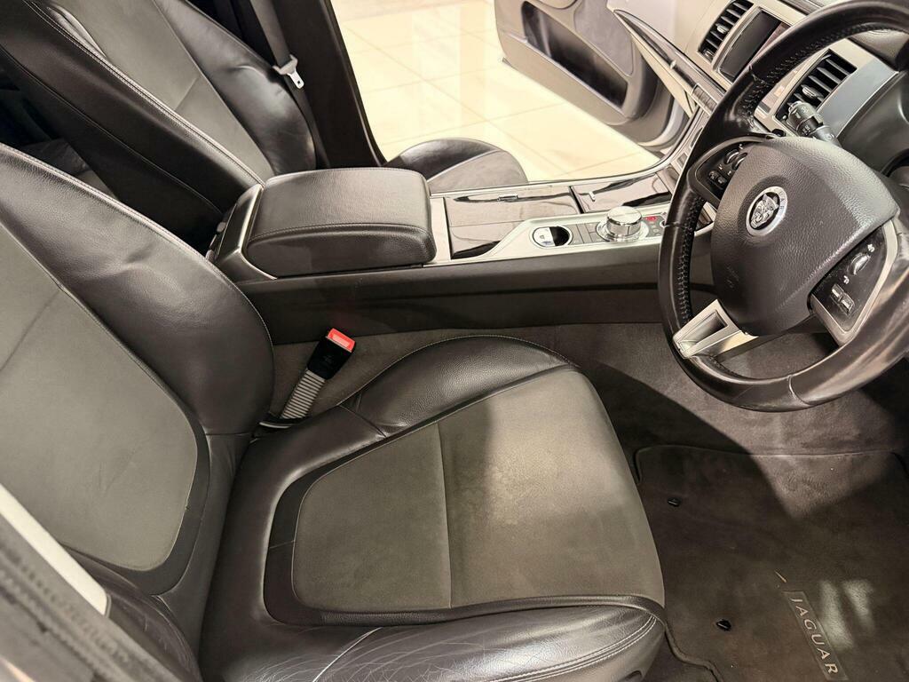Jaguar XF 3.0D V6 Premium Luxury Grey #40