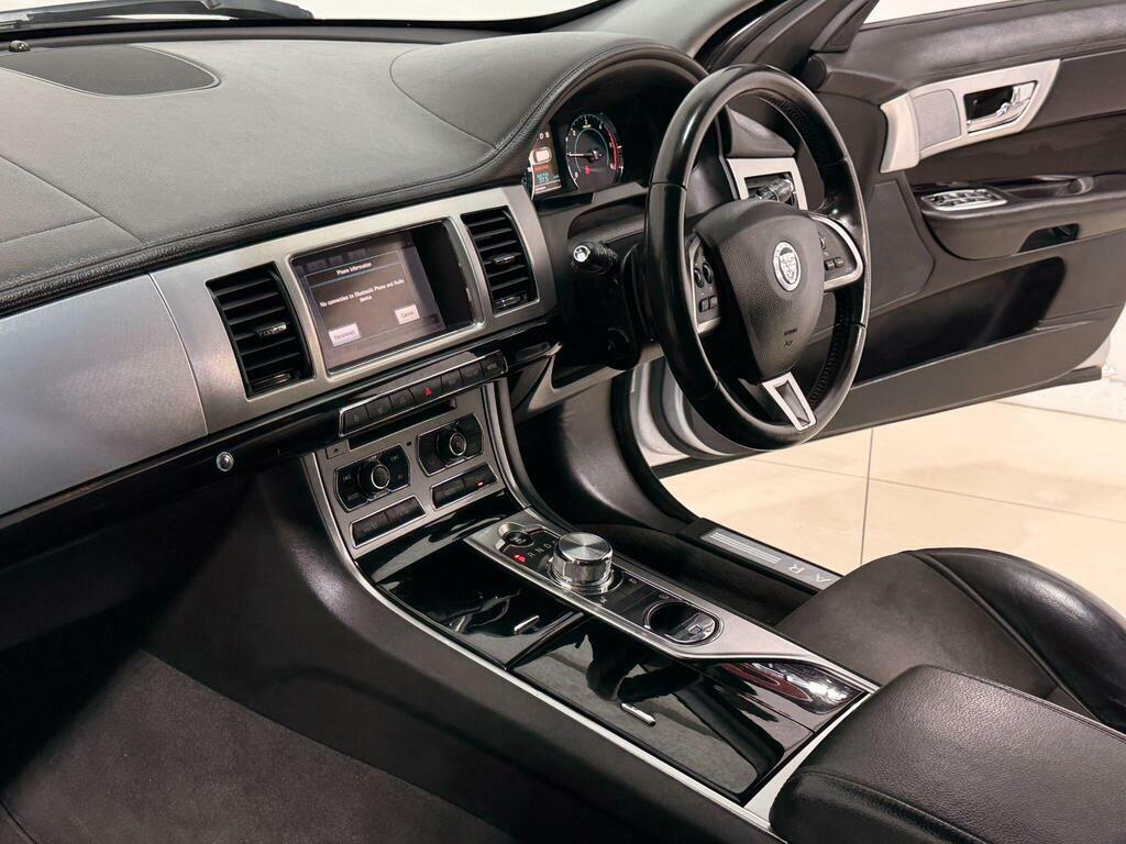 Jaguar XF 3.0D V6 Premium Luxury Grey #34