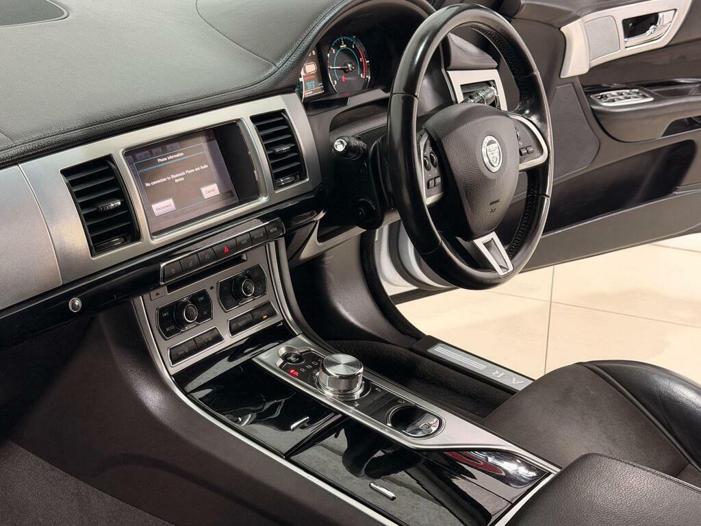 Jaguar XF 3.0D V6 Premium Luxury Grey #37