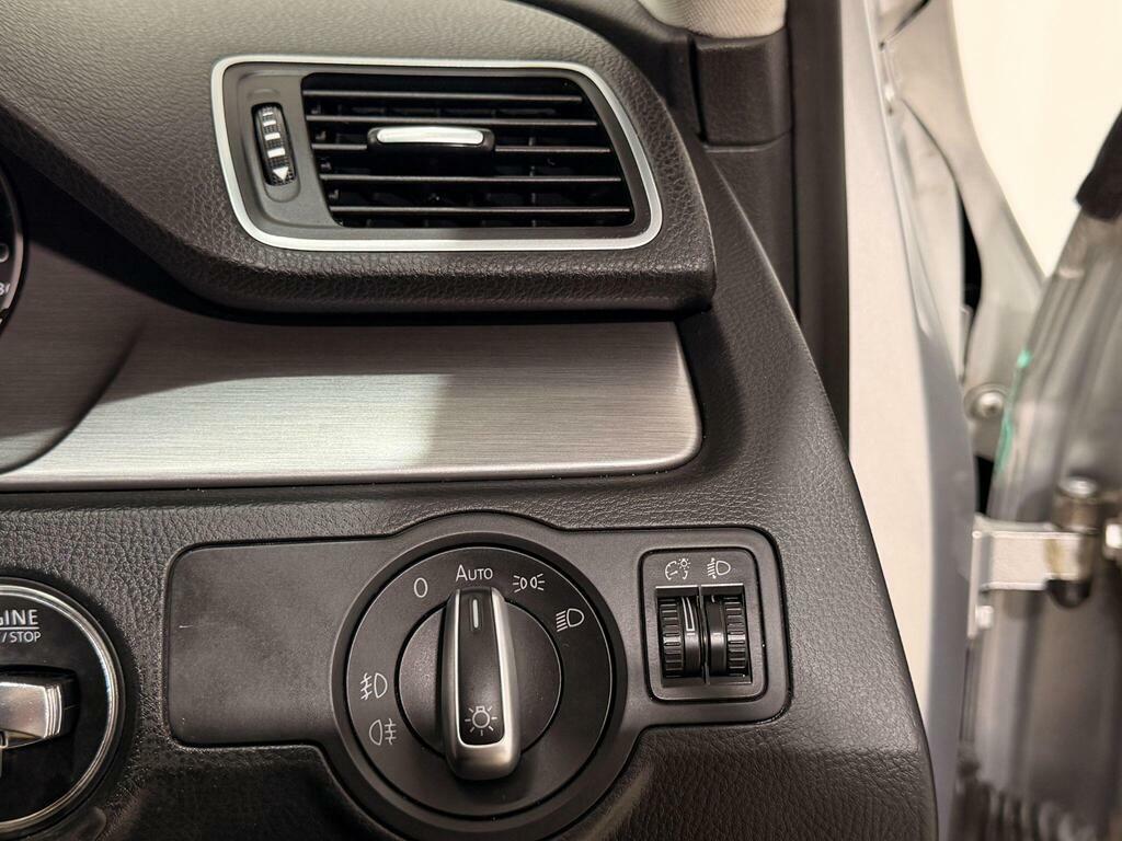 Volkswagen Passat 1.6 Se Tdi Bluemotion Technology 104 Bhp Grey #44