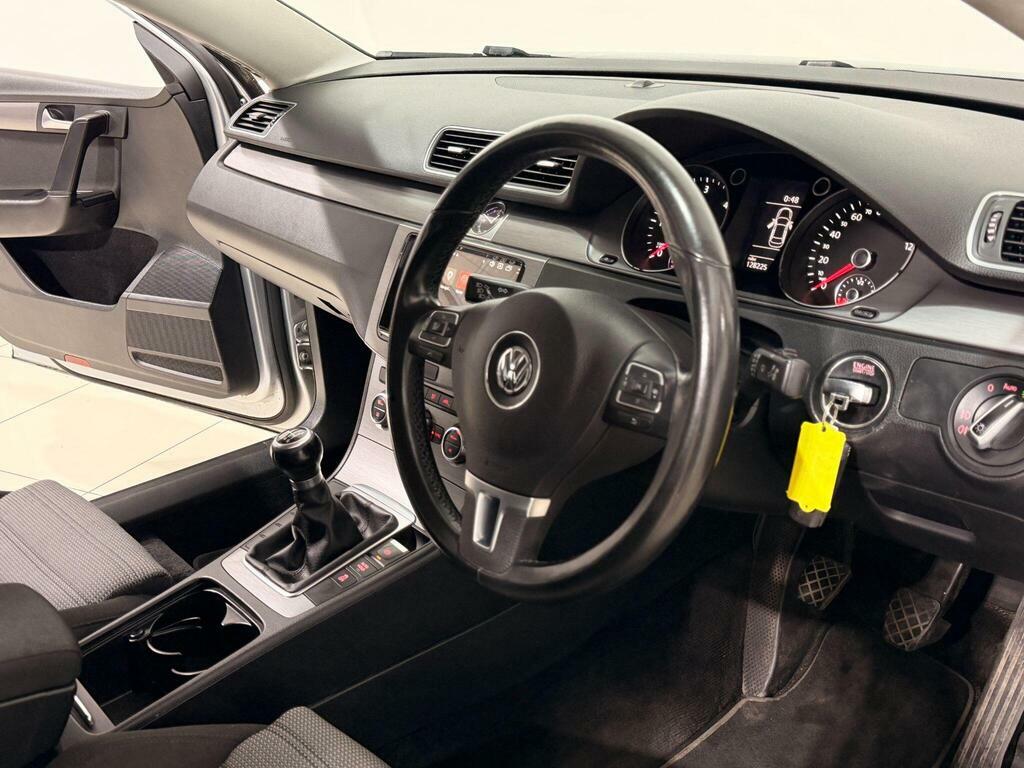 Volkswagen Passat 1.6 Se Tdi Bluemotion Technology 104 Bhp Grey #37