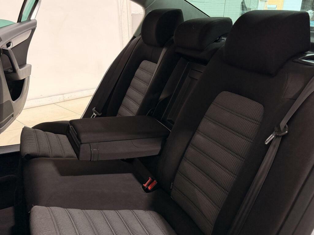 Volkswagen Passat 1.6 Se Tdi Bluemotion Technology 104 Bhp Grey #69
