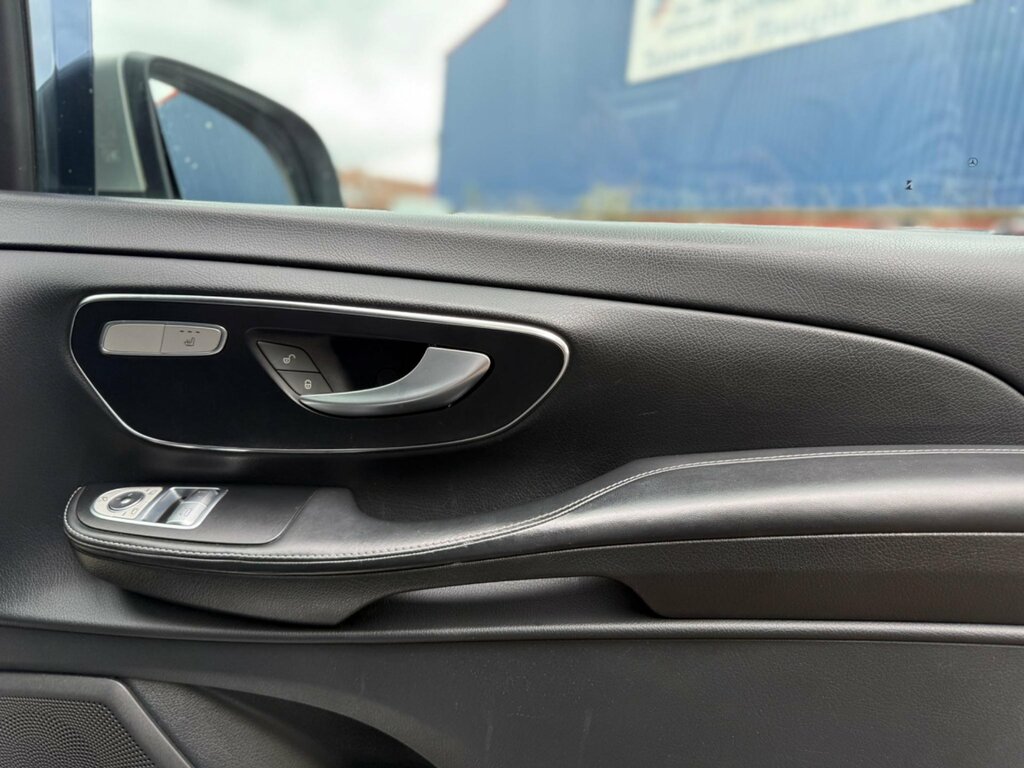 Mercedes-Benz V Class V220 Se Bluetec Black #43