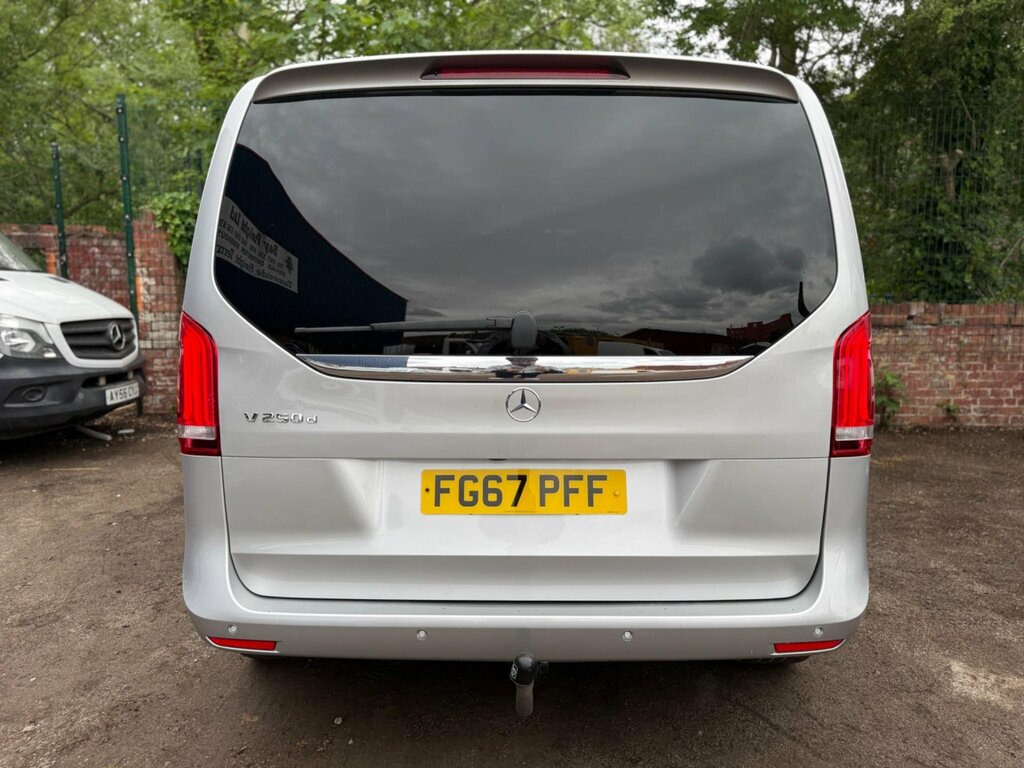 Mercedes-Benz V Class V220 Se Bluetec Black #7