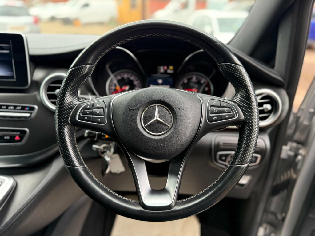 Mercedes-Benz V Class V220 Se Bluetec Black #27