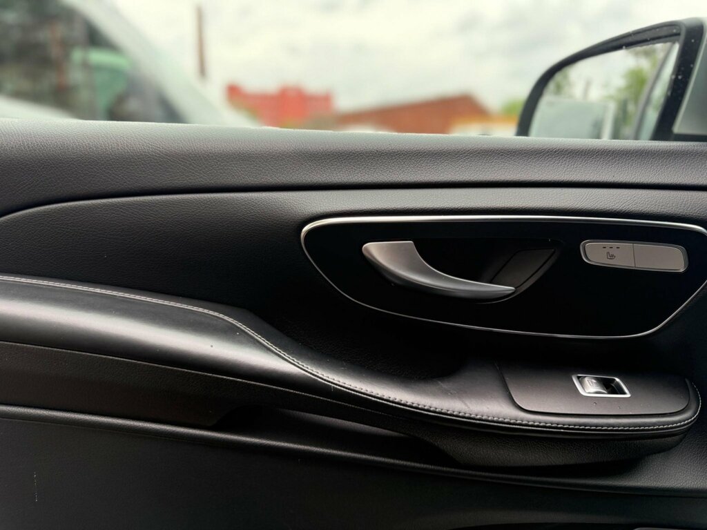 Mercedes-Benz V Class V220 Se Bluetec Black #42