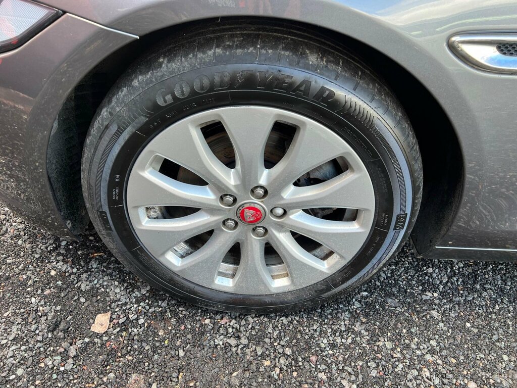 Jaguar XE Xe R-sport D Black #31