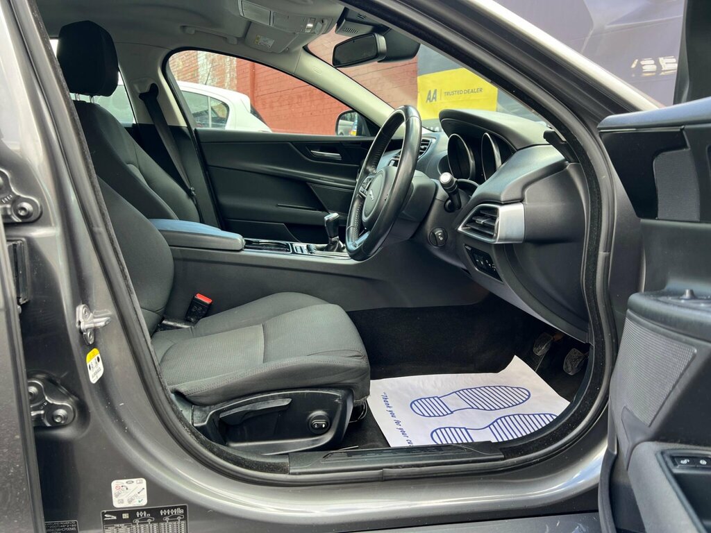 Jaguar XE Xe R-sport D Black #12