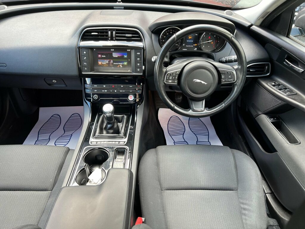 Jaguar XE Xe R-sport D Black #9