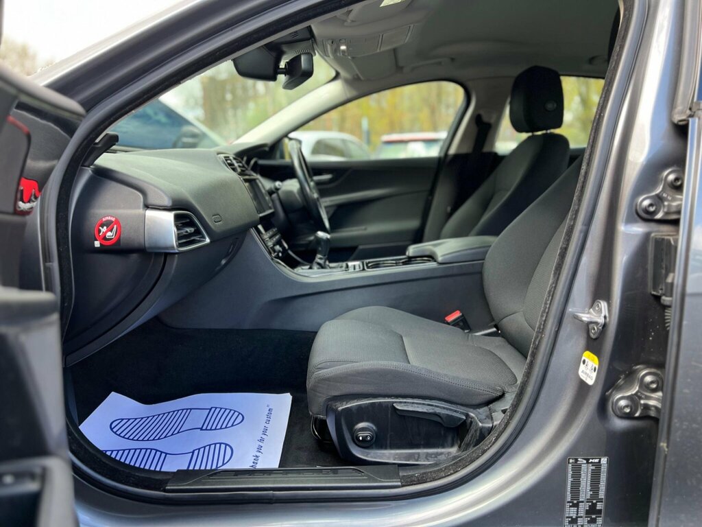Jaguar XE Xe R-sport D Black #28