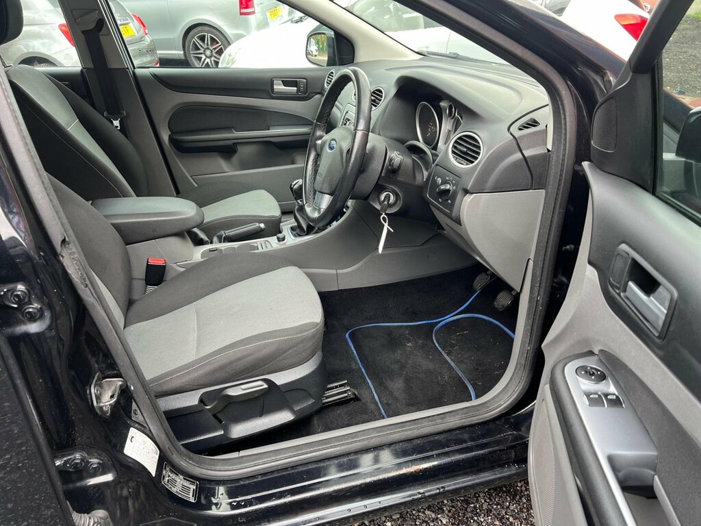 Ford Focus 2.0 Titanium Hatchback 169 Gkm Red #12