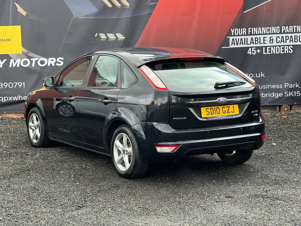 Ford Focus 2.0 Titanium Hatchback 169 Gkm Red #3