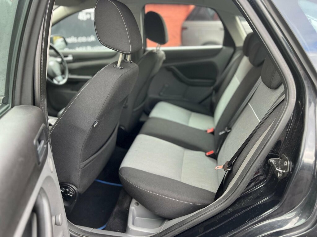 Ford Focus 2.0 Titanium Hatchback 169 Gkm Red #14