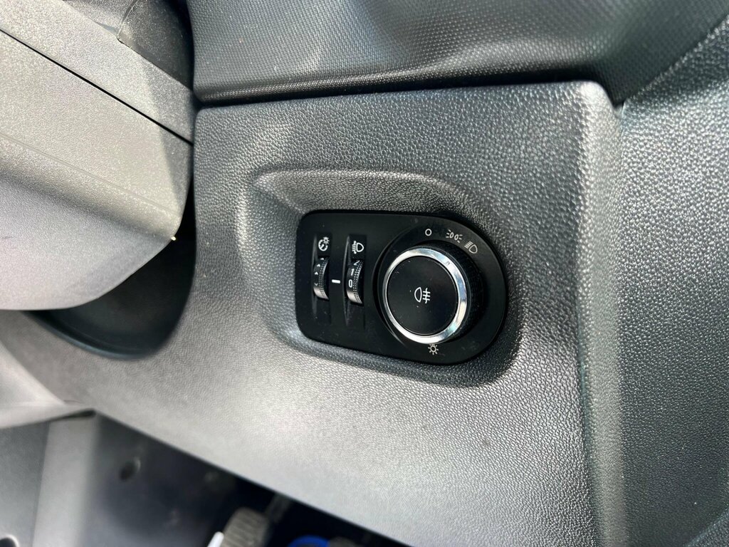 Vauxhall Corsa 1.4L Exclusiv Ac 98 Bhp Blue #16