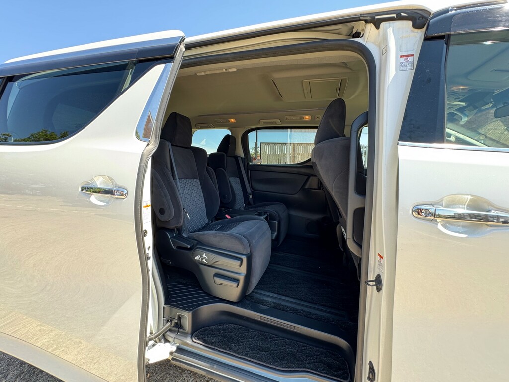 Toyota Vellfire Velfire Black #30