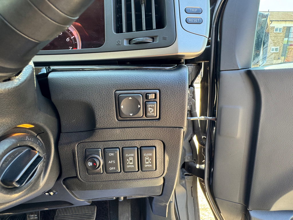 Nissan Elgrand 2.5 Mpv White #49