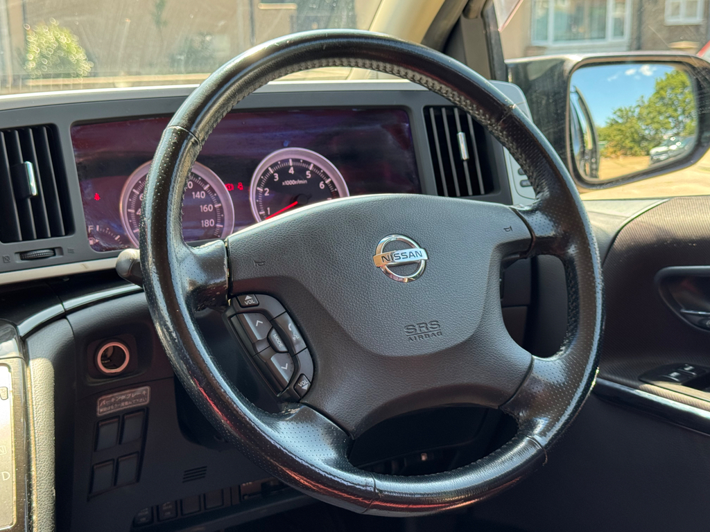 Nissan Elgrand 2.5 Mpv White #39