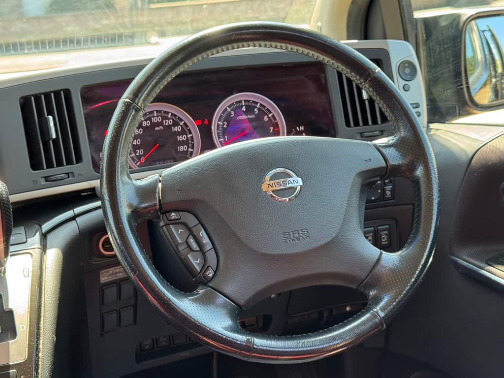 Nissan Elgrand 2.5 Mpv White #37