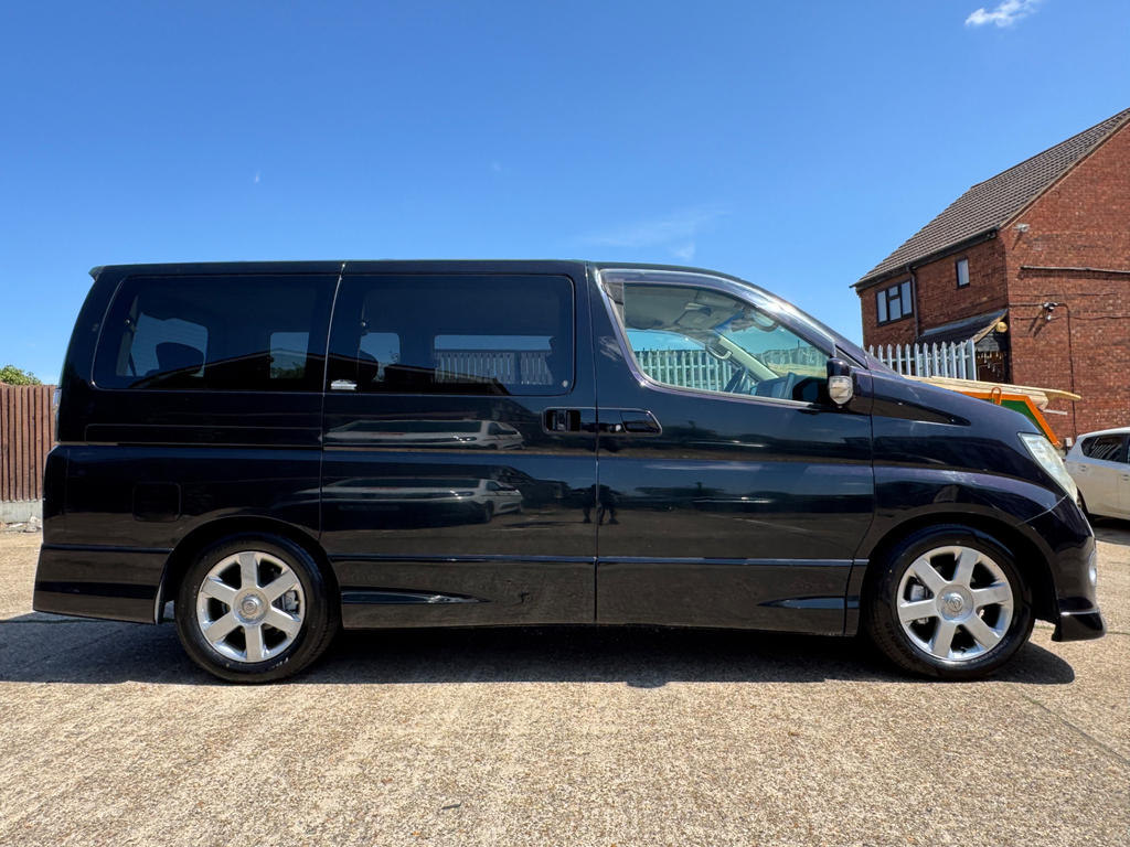 Nissan Elgrand 2.5 Mpv White #7